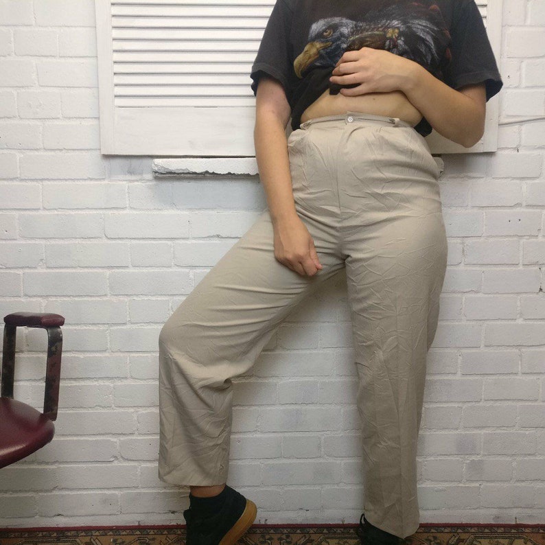 Vintage beige high waisted trousers real pockets front and one at the back