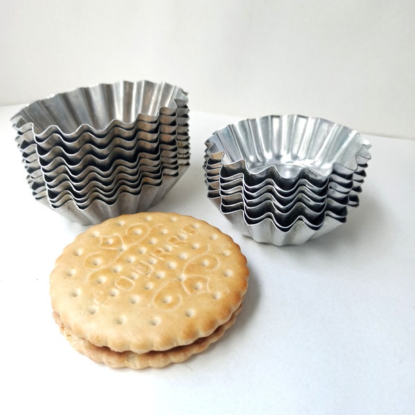 Vintage-Set 10+7-tlg. Schweden-Aluminium-Sandbakkel-Plätzchen-Keks-Kuchen-Formen, geriffelte Tarte-Pfannen-Backen