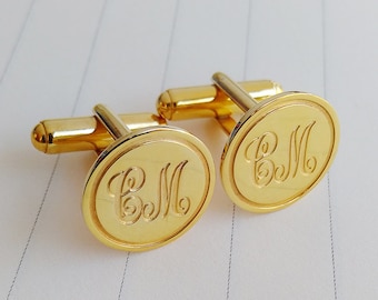Gemelos de boda de oro, gemelos con dos iniciales de monograma, gemelos de novio, gemelos personalizados, gemelos grabados, regalo de la novia para el novio.