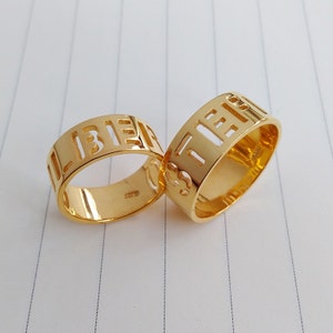 Moderner Buchstaben Ring Gold, personalisierte Bandring, Silber Monogramm Ring, jeder Anfangsring, 3 Anfangsmonogramm Ring, Ring mit Gravur, Weihnachtsgeschenk