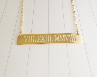 Collar de barra de oro, collar de barra con números romanos, barra con inicial, collar con nombre, Día de San Valentín, colgante de barra horizontal, barra con monograma, regalo para ella