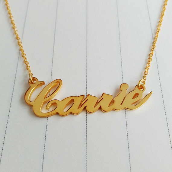 Collar Nombre personalizado Carrie Gold