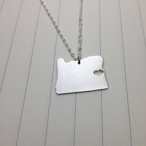 OR State Necklace,Oregon State Charm Necklace,Silver Oregon State Necklace,State Shaped Necklace  With A Heart