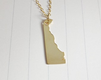 Gold Delaware State Necklace,DE State Necklace,Delaware State Charm Necklace,State Shaped Necklace  With A Heart