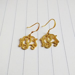 Brincos de pino com monograma dourado, brincos com iniciais, brincos de monograma personalizados, presentes com monograma, brincos de pino com nome