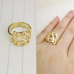 Gouden monogramring, ring met 3 initialen monogram, elke eerste ring, gepersonaliseerde monogramring, kerstcadeau