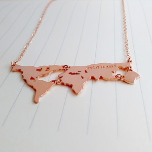 Rose Gold Erde Halskette, Mutter Erde Schmuck, Geschenk zum Tag der Erde, personalisierte Weltkarte Halskette, Land Halskette, Reise Halskette, besonderes Geschenk