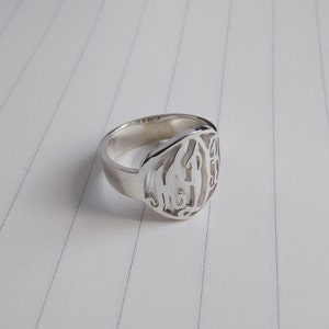 Zilveren monogramring, naamring gepersonaliseerd, gepersonaliseerde monogramring, ring met 3 initiaal monogram, kerstcadeau