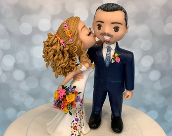 Niestandardowa figurka na tort weselny: motyw kwiatowy, zimna porcelana