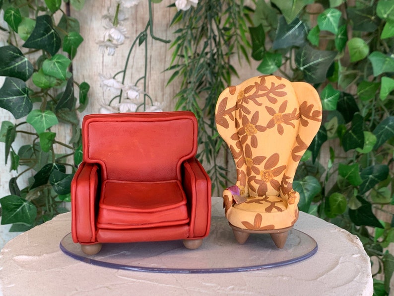 up chairs wedding cake topper