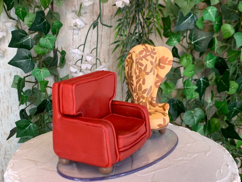 up chairs wedding cake topper