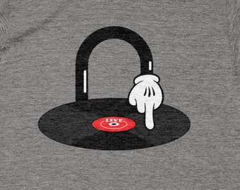 De los hombres y las mujeres t-shirt - necesidad en el expediente - Camiseta adulto - tipografía - Mickey Shirt