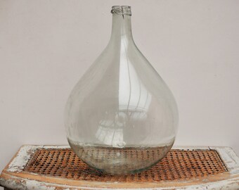 Ancienne petite Dame Jeanne vert clair sabrée / Déco Jardin / Bonbonne ancienne / Vase en verre