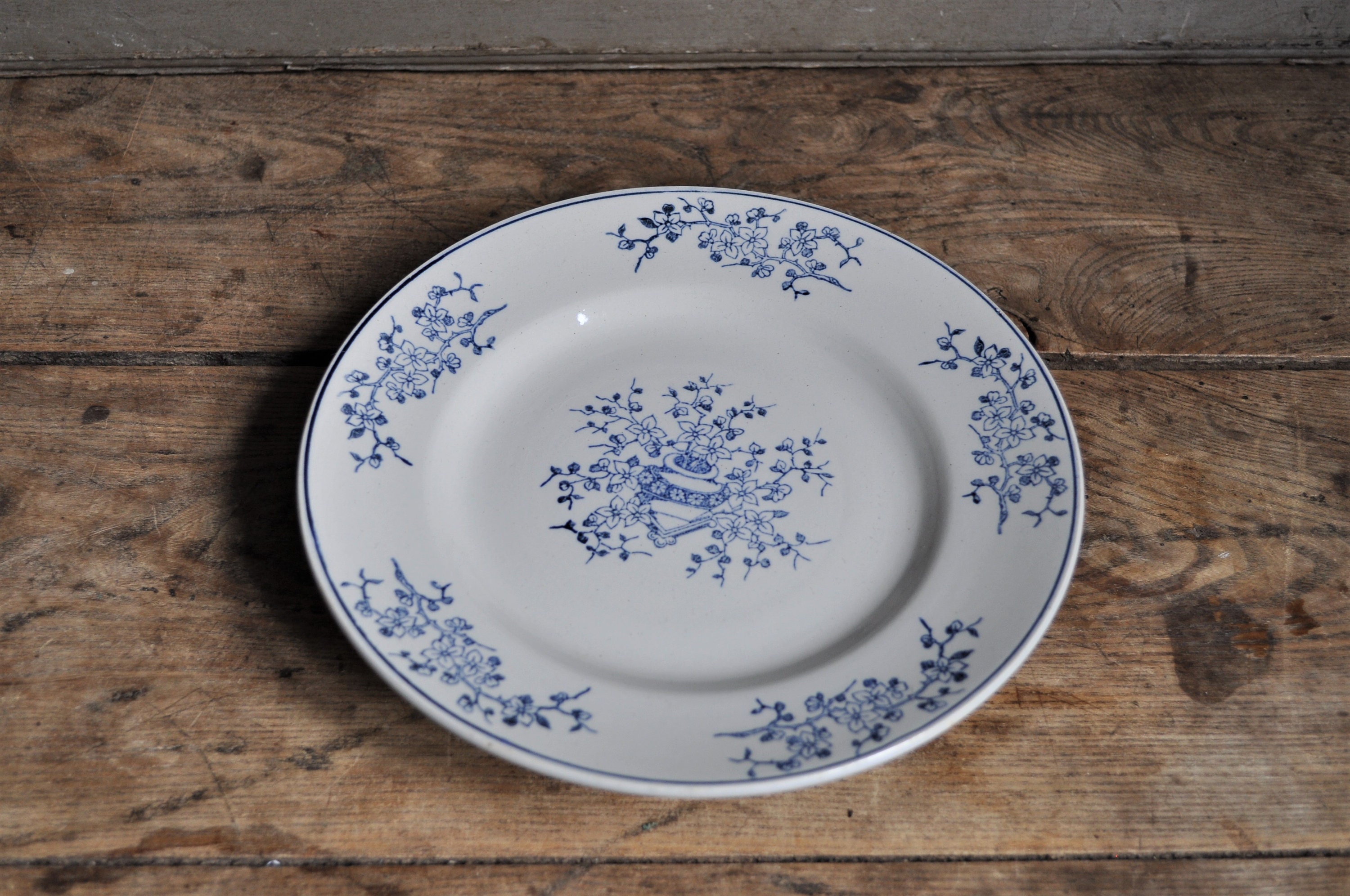 Français Stand à Gâteaux Antique Ironstone Blanc et Bleu/Plat Pieds St Amand