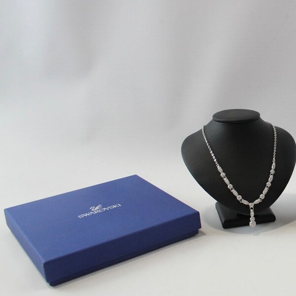 Stunning Signed Branded Swarovski crystal Necklace with box