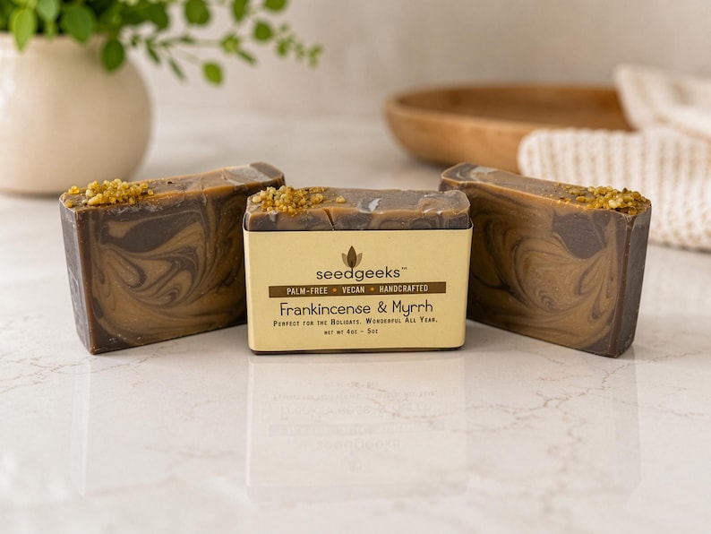 Frankincense & Myrrh Handmade Soap – Vegan Cold Process Bar with Shea Butter, Holiday Scent, Unisex imagem 3