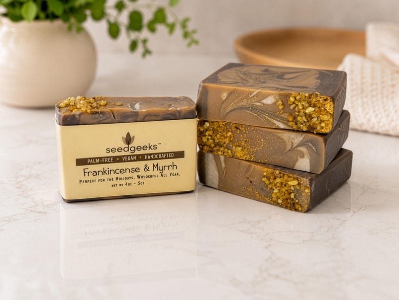 Frankincense & Myrrh Handmade Soap – Vegan Cold Process Bar with Shea Butter, Holiday Scent, Unisex imagem 6