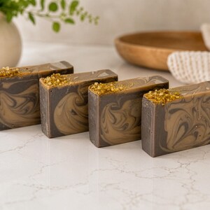 Frankincense & Myrrh Handmade Soap – Vegan Cold Process Bar with Shea Butter, Holiday Scent, Unisex imagem 5