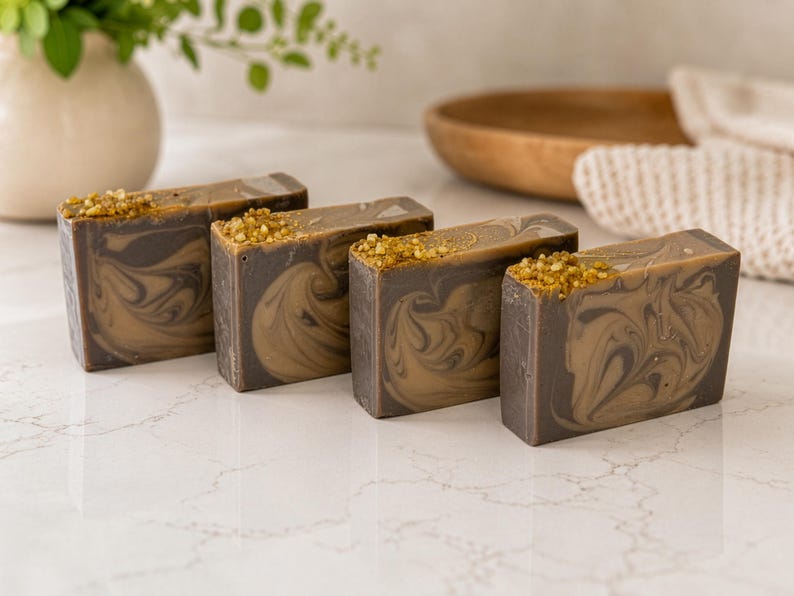 Frankincense & Myrrh Handmade Soap – Vegan Cold Process Bar with Shea Butter, Holiday Scent, Unisex imagem 5