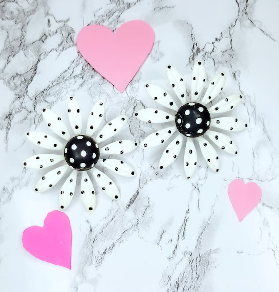 60s/70s Giant Black and White Daisy Clip-On Earri… - image 1