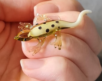 Miniature Glass Gecko - Handmade One Inch Glass Animal Figurine - Small Novelty Desk Trinket Gift
