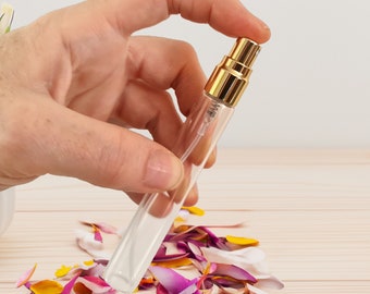 2 x 10ml Clear Glass Spray Bottles with Gold Cap - Refillable Small Perfume Spray - Mini Fine Mist Atomiser - Sample/Travel/Tester Vials