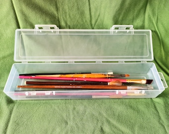 Plastic Box - 550ml - 31 x 8 x 3.8cm - For Artists/Students/Pens/Paint/Brushes - Art/Craft Storage - Pencil Case - Hinged Lid - Hanging Tab