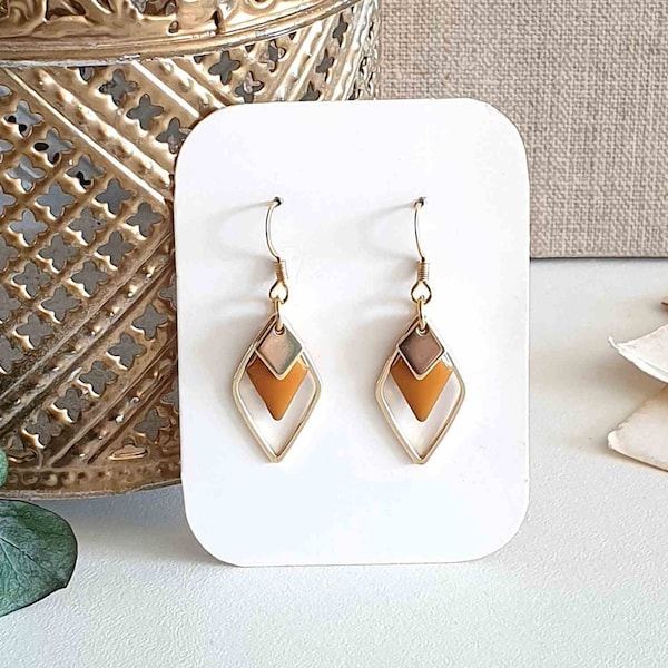 Boucles d'oreilles géométriques losanges, bijou minimaliste en acier inoxydable doré et émail jaune moutarde, cadeau pour elle, bijou simple