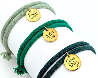 Bracelet personnalisé double cordon en coton vert et médaille gravée pour femme