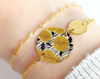 Bracelet fleurs jaunes et bleu marine en acier inoxydable laiton doré et résine pour femme