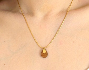 Collier pendentif goutte en bois et acier doré pour femme, cadeau fait main, cadeau pour elle, bijoux fantaisie bois, collier bois et or