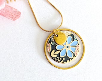 Collier mi-long et pendentif fleurs pastel pour femme - Style bohème chic