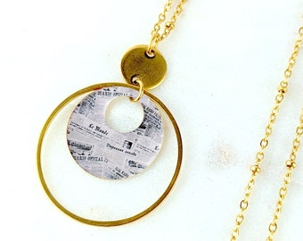 Sautoir pendentif coloré pour femme à motif "Papier journaux"