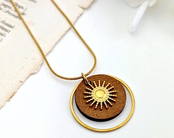 Collier Soleil or pendentif rond en bois pour femme