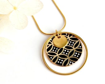 Collier noir et or pour femme japonais