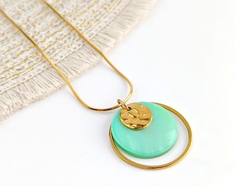 Collier pendentif rond de nacre vert menthe pour femme
