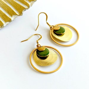 Boucles d'oreilles vert et or pour femme, bijoux boho chic, cadeau pour elle, bijoux fantaisie bohème chic, bijou automne, cadeau pour maman image 1