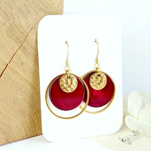 Boucles d'oreilles rouge foncé en nacre et acier inoxydable pour femme, bijou grenat, cadeau fait main, cadeau pour elle, bijoux fantaisie image 1