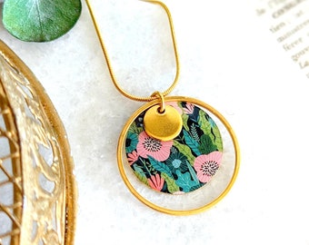 Collier pendentif jardin de fleurs rose et feuilles vert émeraude pour femme