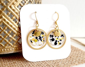 Boucles d'oreilles femme résine à paillettes noir et or minimaliste