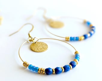 Boucles d'oreilles créoles bohème en perles bleu et or pour femme