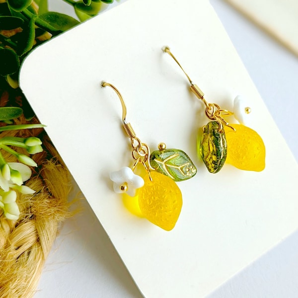 Boucles d'oreilles femme citrons jaunes en verre transparent, bijoux fruits, boucles d'oreilles originales, bijou d'été, cadeau pour elle