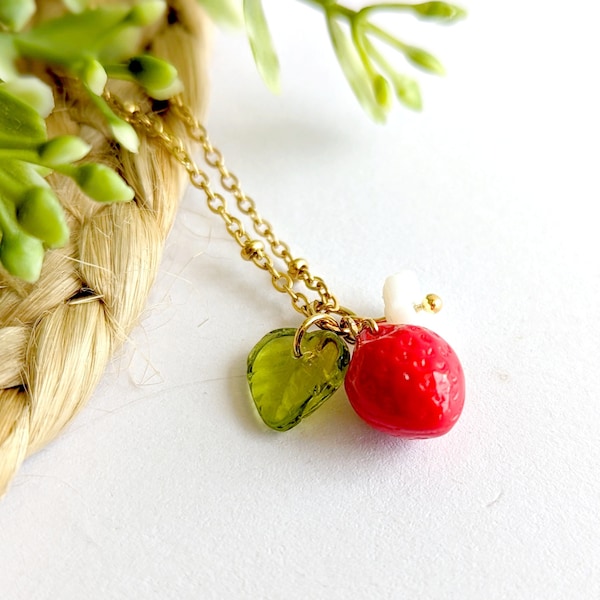 Collier femme fraise en verre, bijou rouge, bijoux fraise, bijoux été, cadeau femme fait main, cadeau pour elle, bijoux fantaisie