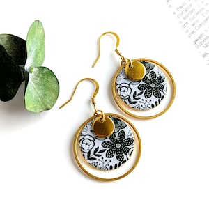 Black flower earrings for women, resin and flower costume jewelry, boho earrings, boho chic jewelry, gift for her