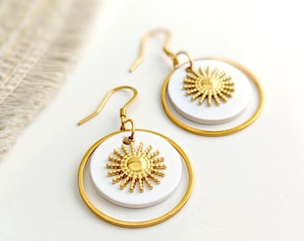 Boucles d'oreilles femme soleil et nacre blanche
