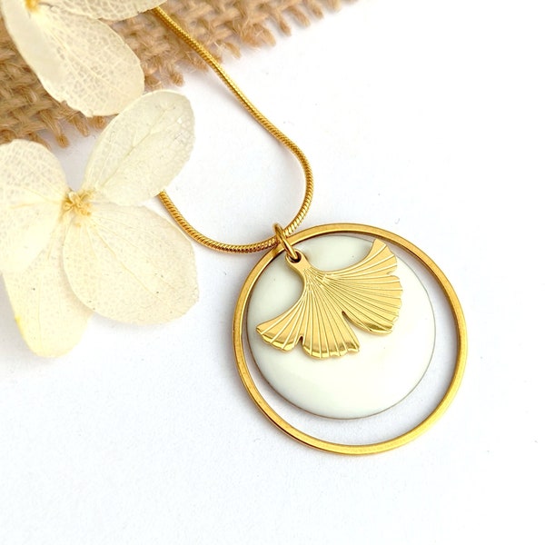 Collier Ginkgo pendentif blanc et or, bijou minimaliste, collier or femme, cadeau fait main, cadeau pour elle, bijou de mariage élégant