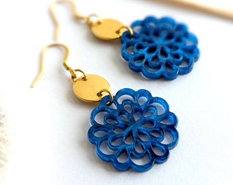 Women's blue resin gold earrings, boho earrings, boho flower jewelry, gift for her, pearly blue jewelry, artisanal jewelry