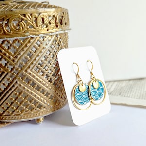 Boucles d'oreilles femme vagues japonaises, bijou coloré, boucles d'oreilles bleu or, cadeau pour elle, bijoux fantaisie, cadeau fait main image 5