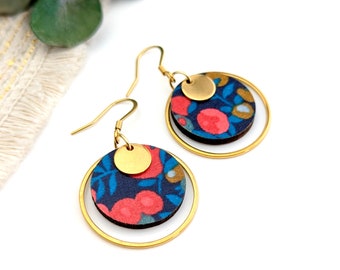 Boucles d'oreilles en bois et tissu Liberty boho chic fleurs rouge bleu et or pour femme