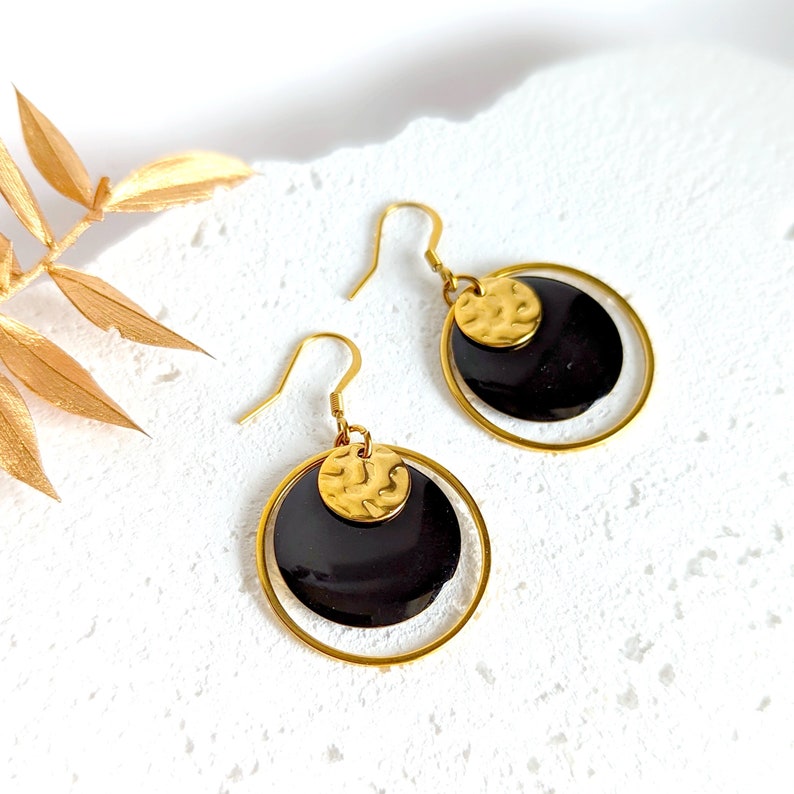 Boucles d'oreilles minimaliste rondes noir et or pour femme, bijoux noir boho chic, élégant, cadeau femme, cadeau pour elle, fait main image 1